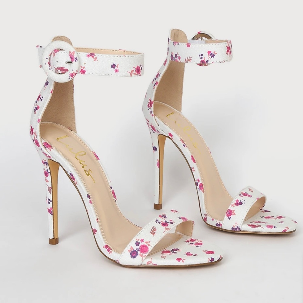 ▪️NWOT Lulus White Rosebud Suede Ankle Strap Heels